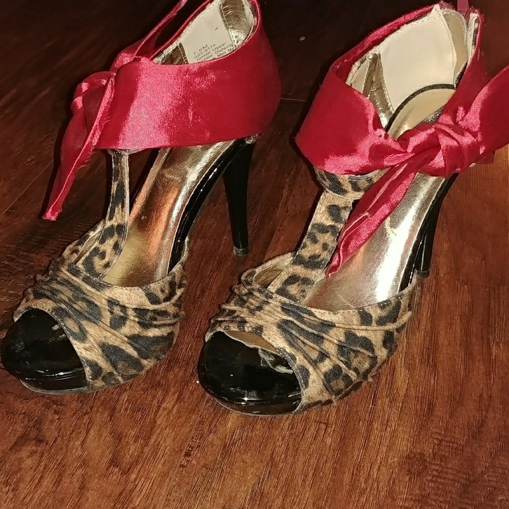 Womens cheetah heels